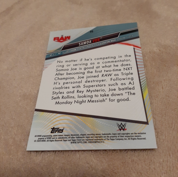 2020 WWE Samoa Joe Topps Finest Green Refractor Only 99 SP - Picture 4 of 4